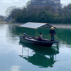 岡山市のレジャー　旭川をすすむ烏城水遊船